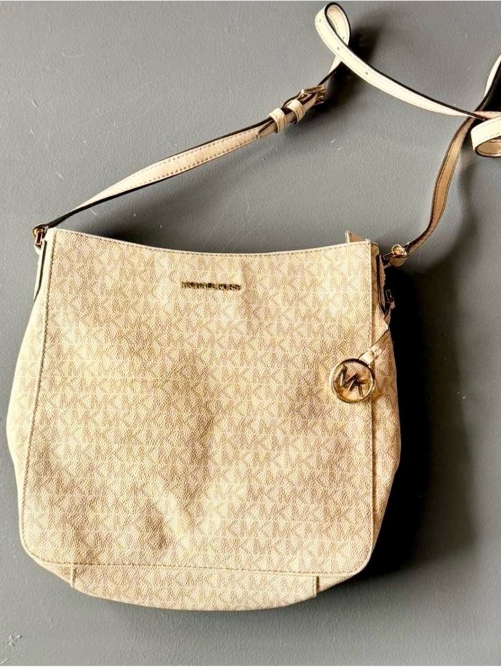 MICHAEL KORS Monogram MK Crossbody Handbag Ivory Cream Beige Leather Purse Bag
